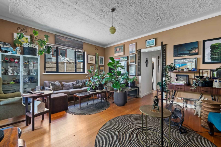 1 Bedroom Property for Sale in Vredehoek Western Cape